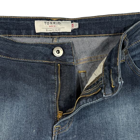 Torrid SZ 20R Straight Leg Jeans Stretch Hi-Rise Factory Faded Medium Wash Blue - Picture 3 of 9